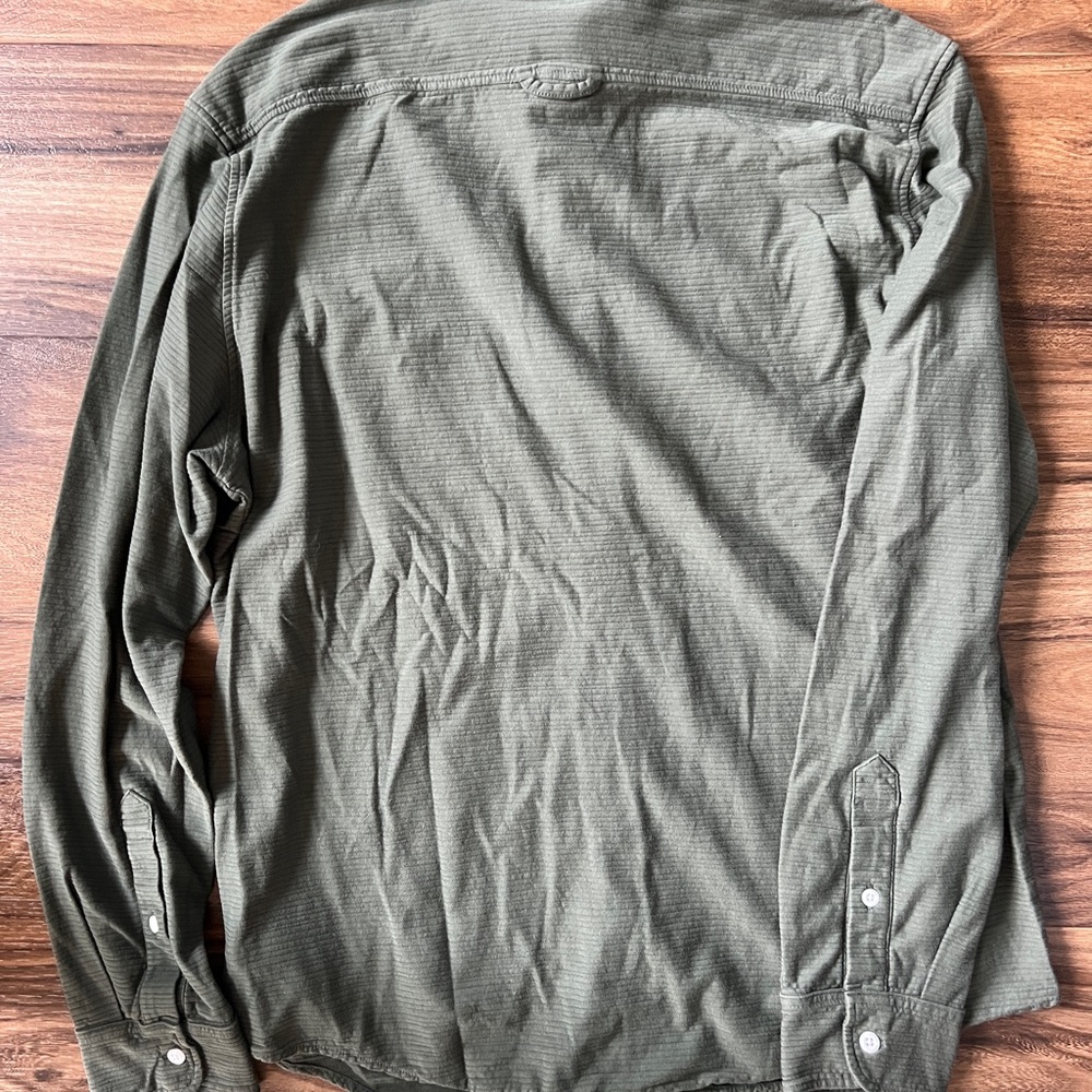 Untuckit Green Button down - Picture 3 of 3
